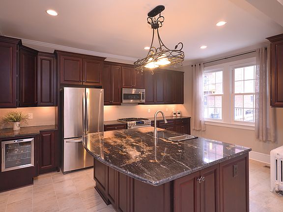5th image of 3013 Kensington Ave