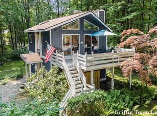 7126 Ridgeway St, Fennville, MI 49408