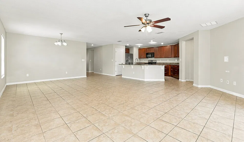 4 bed, 2.0 bath, 1993 sqft, $2,470 — Photo 3