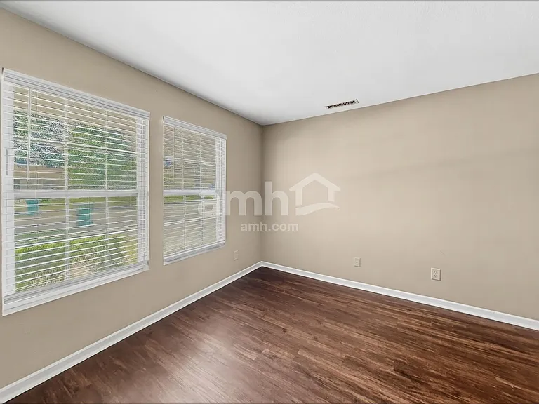 2361 Blackthorn Dr — Photo 8