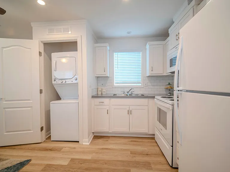 331 Avocado St — Photo 7