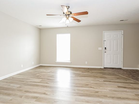 5th image of 633 Legacy Dr