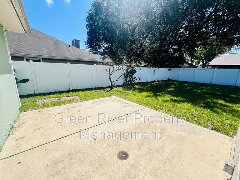 13140 Staffordshire Dr S — Photo 30