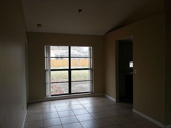 3rd image of 4925 Parkway Blvd