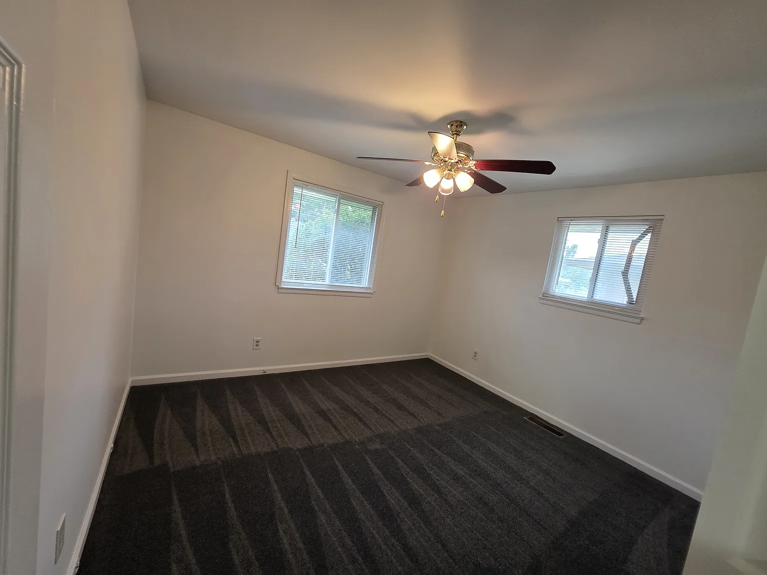 3 bed, 1100 sqft, $1,450 — Photo 3
