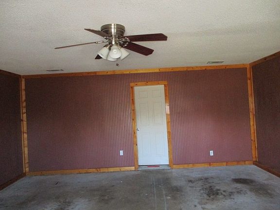 4th image of 550 County Road 4218