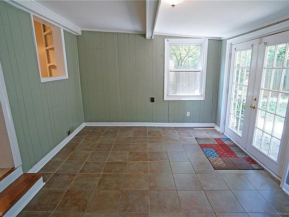 5th image of 2120 Violet St