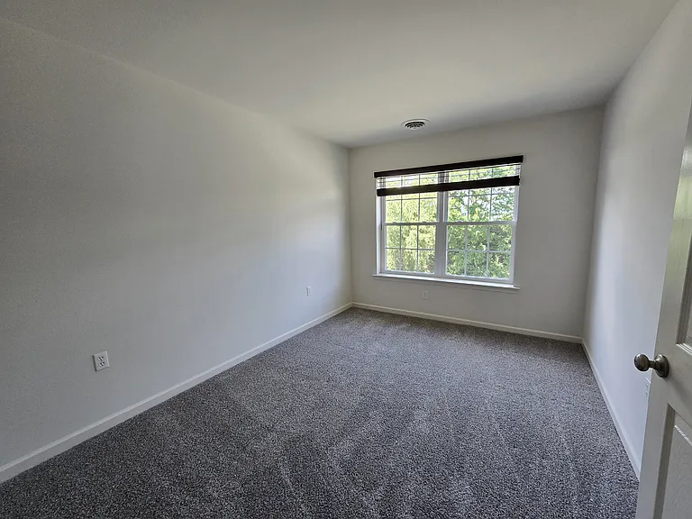 113 Courtyard Dr — Photo 15