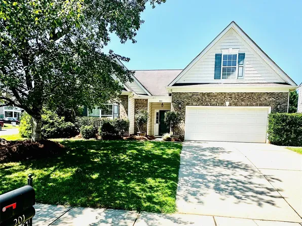 201 Augustus Ln, Mount Holly, NC 28120