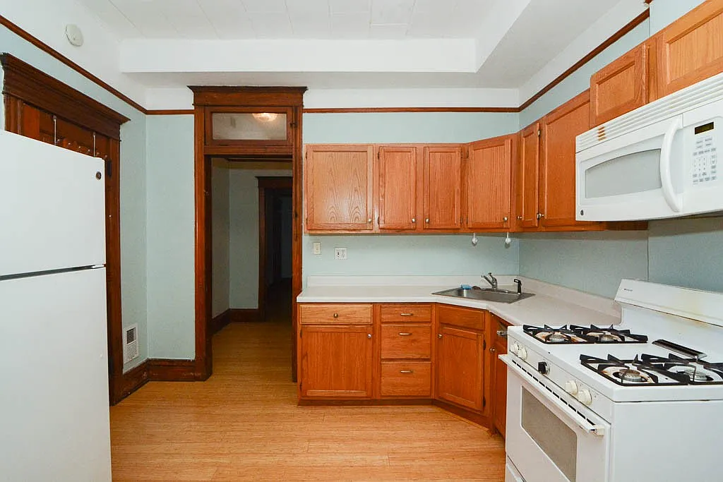 2 bed, 1300 sqft, $2,250 — Photo 2