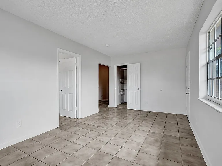 2525 Superior St — Photo 7