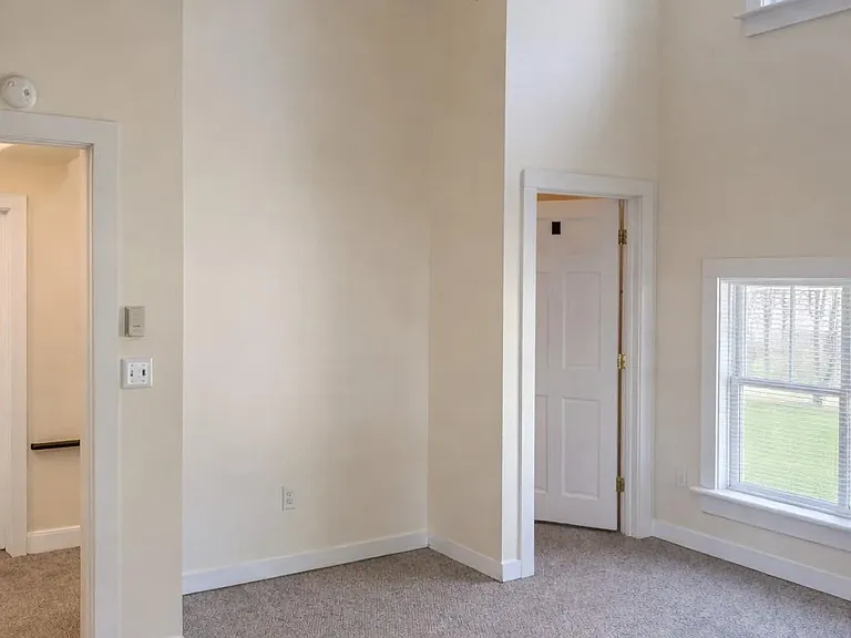 43 Barton St — Photo 7