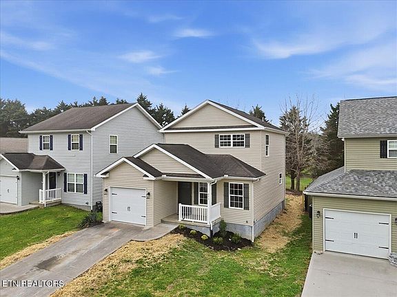 3rd image of 975 Norwood Village Ln