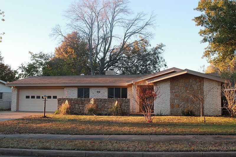 Exterior Front View of Home
						:
						Freshly painted exterior