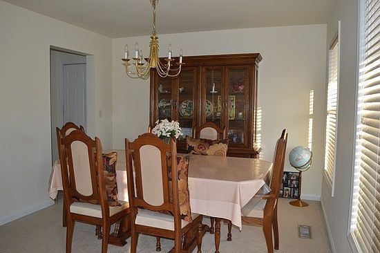 Separate formal dining room
