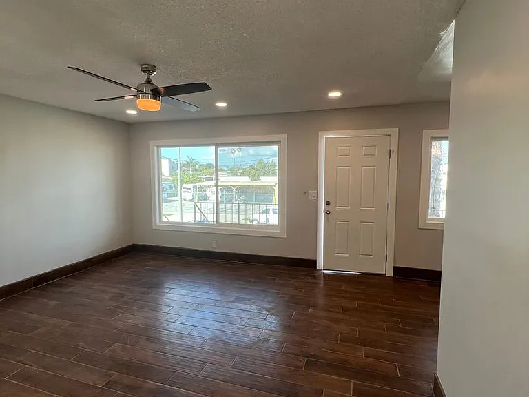 947 N Wilmington Blvd — Photo 12