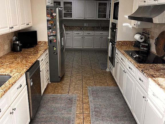 3rd image of 5660 Carter Dr