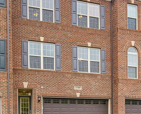 4th image of 6709 Pinchot Ln