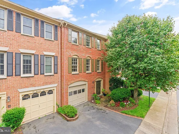 5006 Heritage Ln, Alexandria, VA 22311