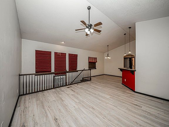 4th image of 1640 Rivendell St