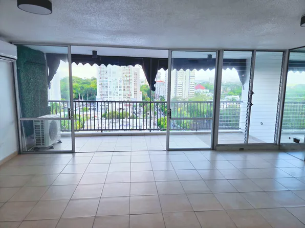 D14 Calle Parkside, Guaynabo, PR 00968
