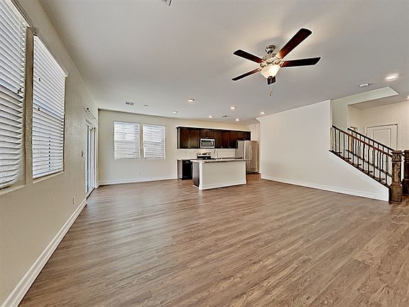 4th image of 10492 Maria St