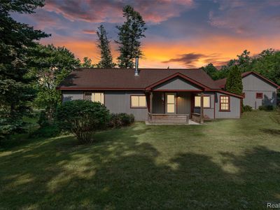 2431 Porter Rd, White Lake, MI, 48383