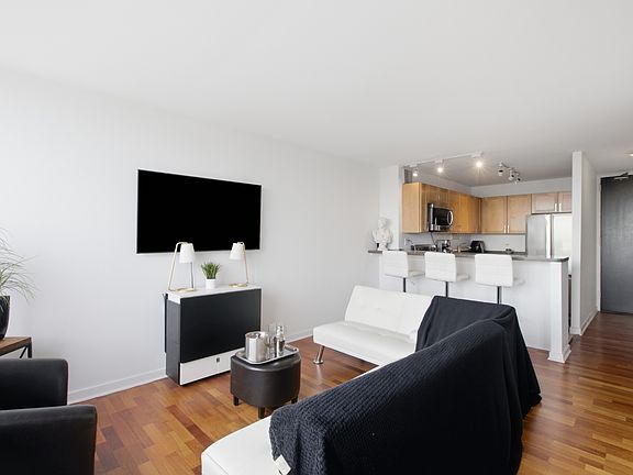 4th image of 655 W Irving Park Rd APT 2907
