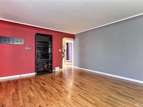 5th image of 814 E 61st St