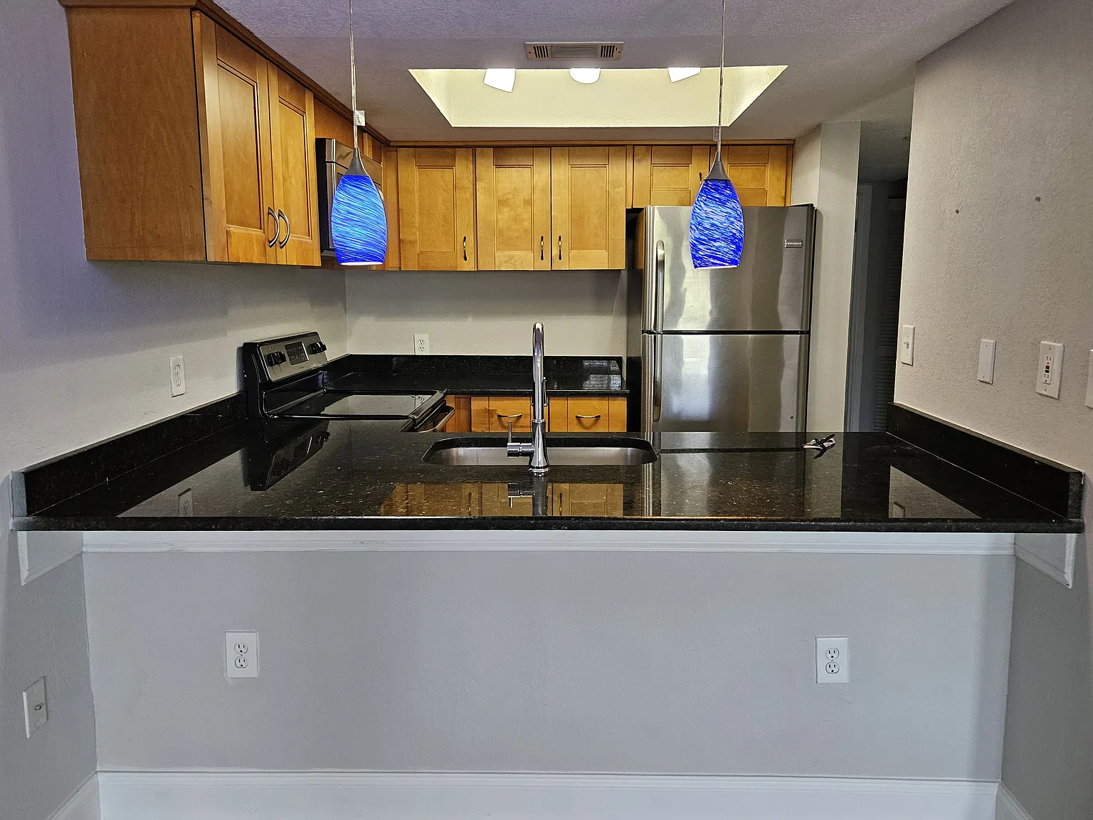 2 bed, 1100 sqft, $2,250 — Photo 2
