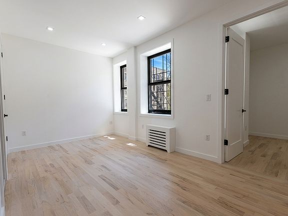 2nd image of 945 W End Ave #2C2