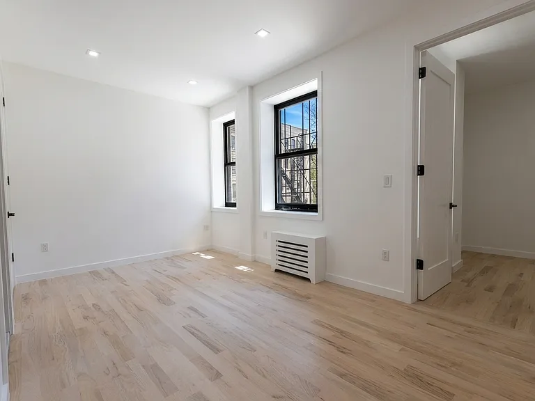 945 W End Ave #2C2 — Photo 2