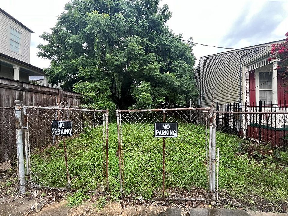 2nd image of 2358 Chippewa St