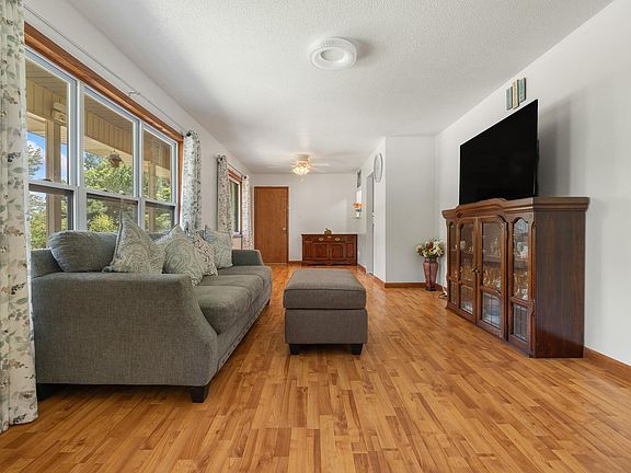 5th image of 106 Cardinal St