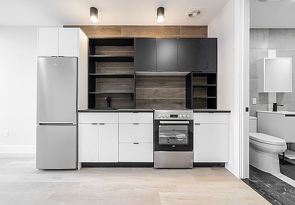 2nd image of 727 De Kalb Ave #4G
