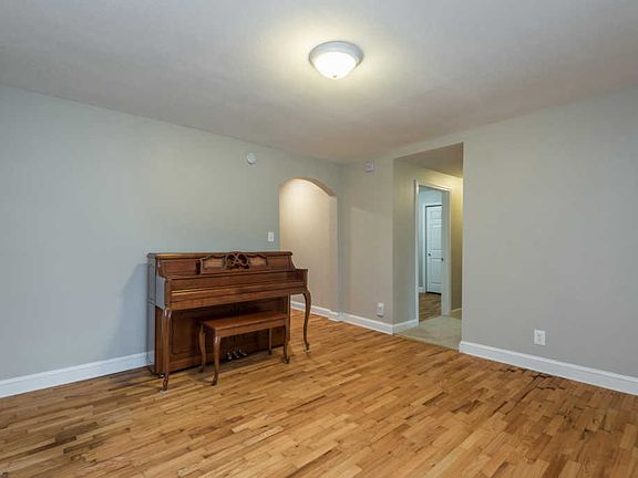 3rd image of 732 Maynard Ave
