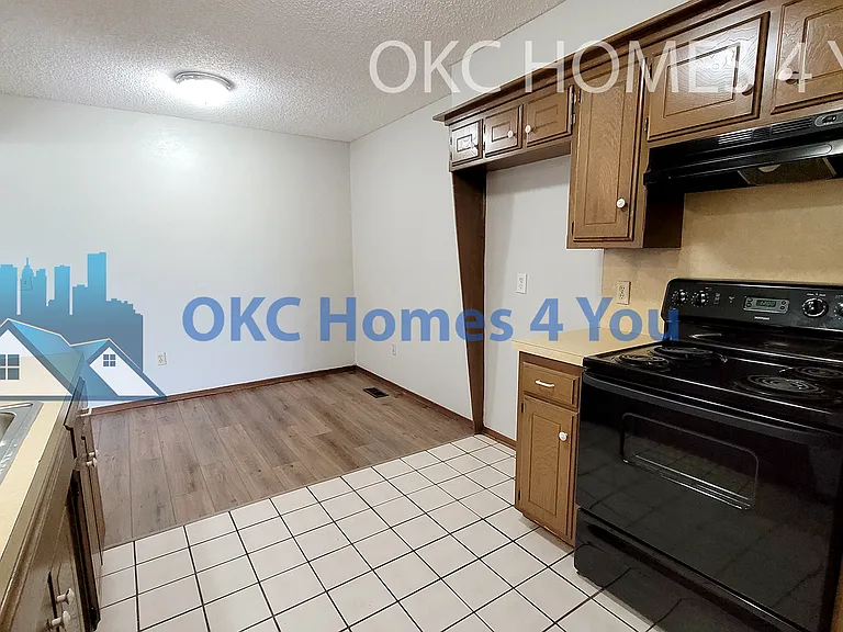 7020 Woodlake Dr — Photo 10