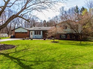 37 Rollingwood Dr, Pittsford, NY 14534