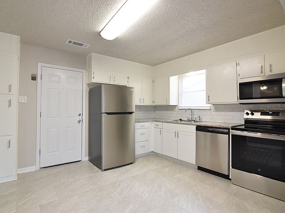 4th image of 3703 Pilgram Dr