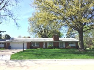 258 Manor Dr, Riverdale, IA 52722