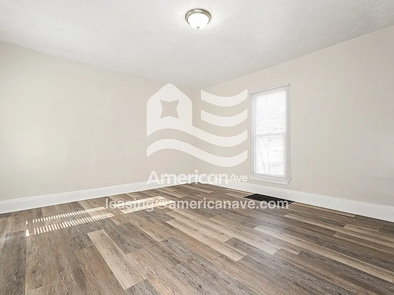 1181751_004_wm_-_living_room_13625874.jpg