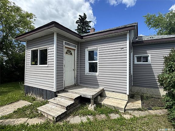 2nd image of 303 4th AVENUE W