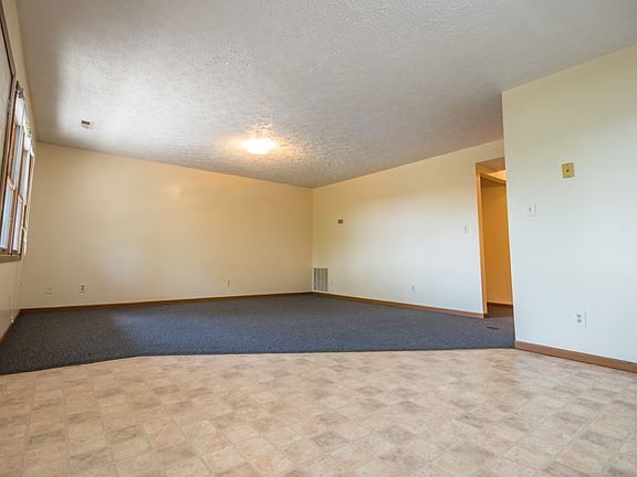 5th image of 2858 University Ave APT 3