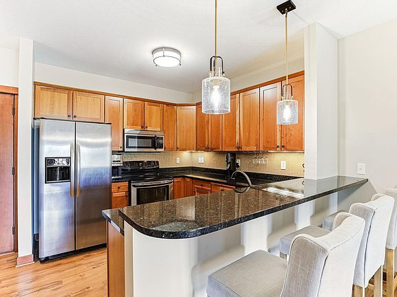 4th image of 3251 Louisiana Ave S APT 323