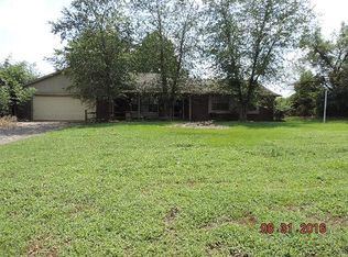 1290 Old Military Rd, Paris, AR 72855