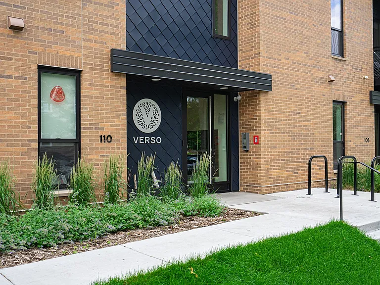 Verso — Photo 19