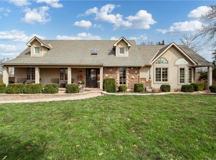 13776 Lookout Dr, Kansas City, MO 64139