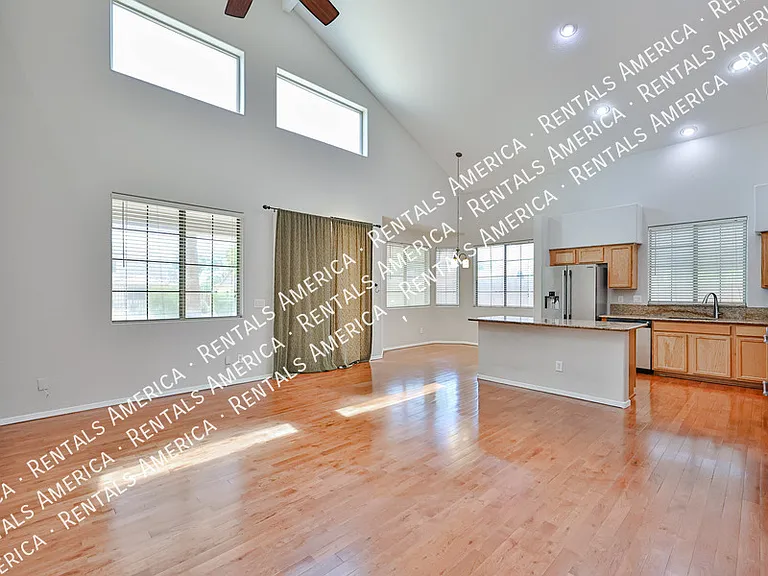 9710 S 45th Ave — Photo 10