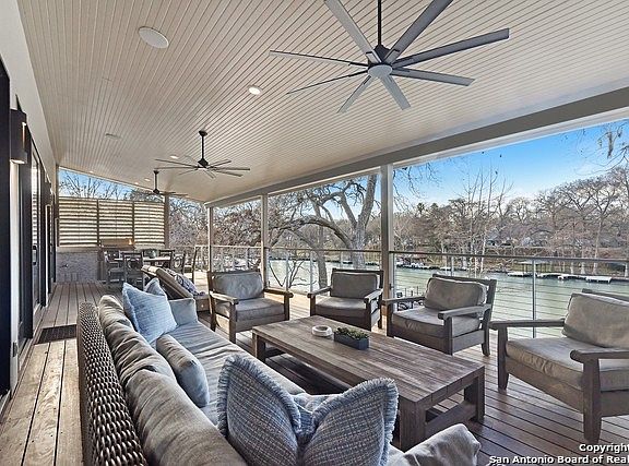 4th image of 530 Woodlake Dr