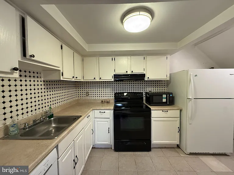 8766 Walutes Cir #D — Photo 2